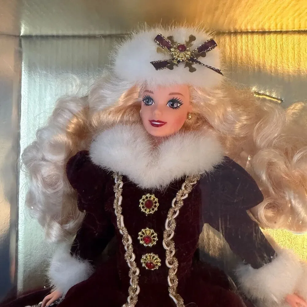 Happy Holidays Barbie 1996 Special Edition NRFB Burgundy Gold Christmas Doll